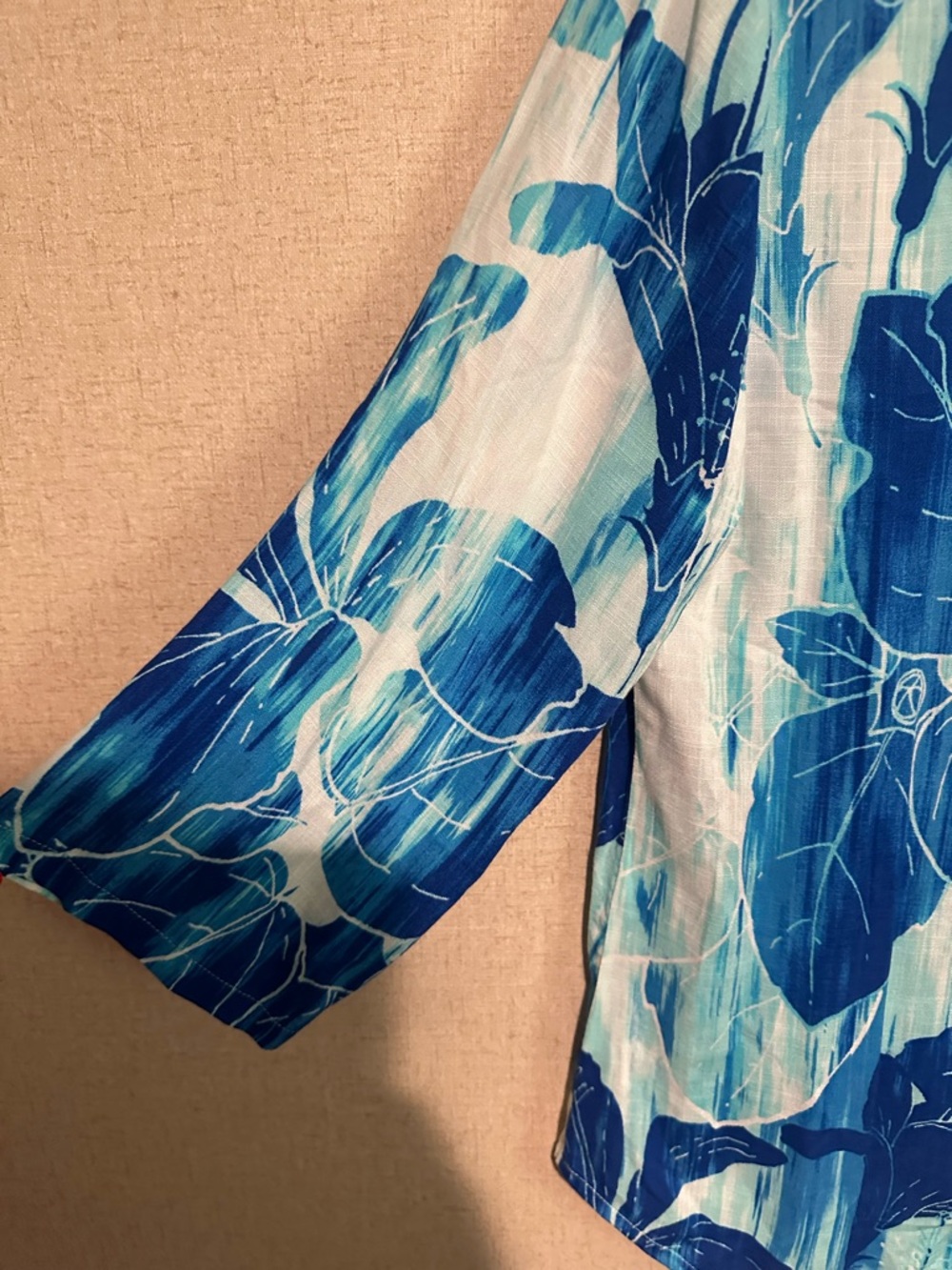 Chico’s Medium Blue Floral V-Neck 3/4 Sleeve Pullover Top Spring Vacation - Picture 6 of 6